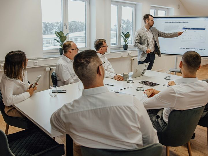 4 Ways to Bring Employees into Shares