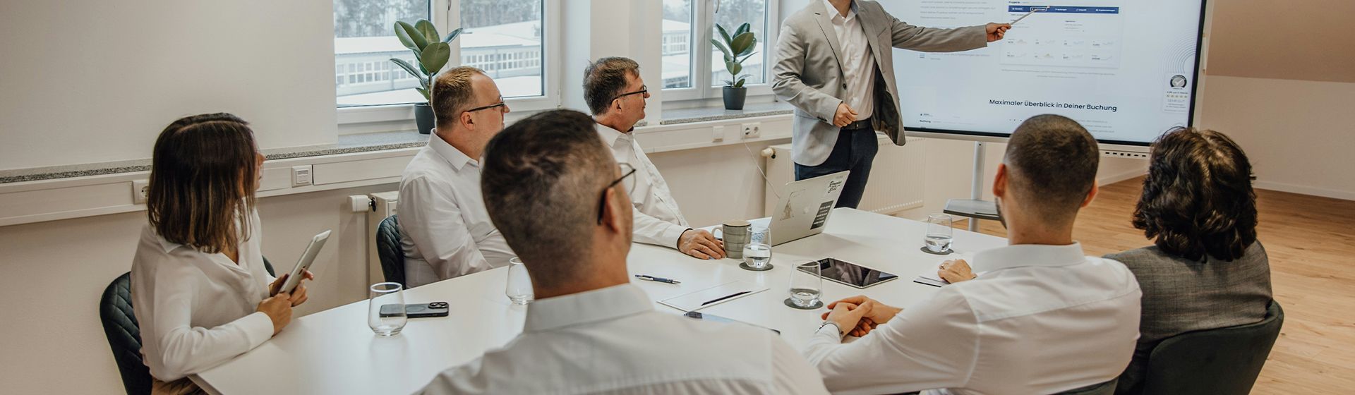 4 Ways to Bring Employees into Shares